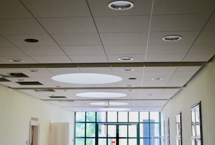 Akustikdecke im Eingangsbereich