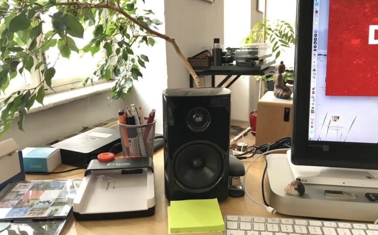 PSP Alpha1 Lautsprecher am Schreibtisch