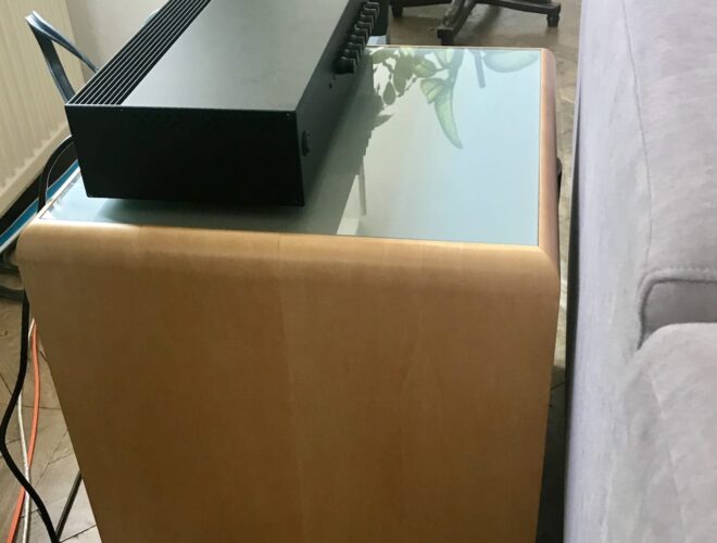 Subwooferverstärker oben am Subwoofer