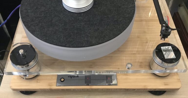 Scheu Cello Plattenspieler mit allem Zubehör