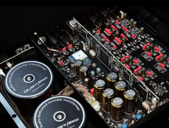 Innenleben des Gustard x26Pro mit 2 Trafos