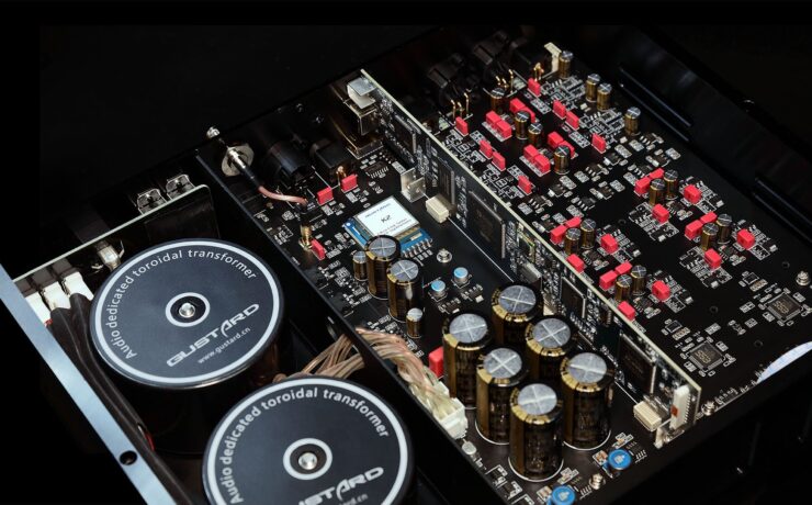 Innenleben des Gustard x26Pro mit 2 Trafos