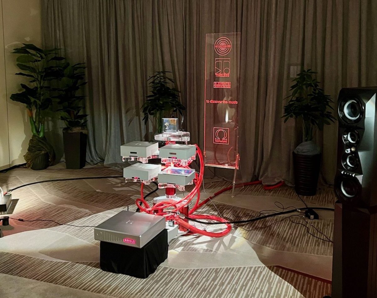 Soundwaves Anlage in Weiss Rot