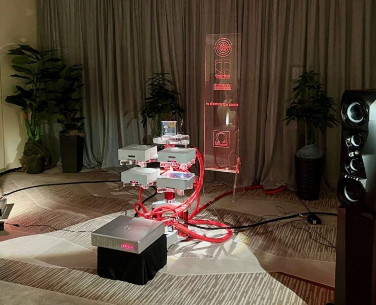 Soundwaves Anlage in Weiss Rot