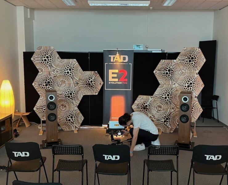 Sensation der Messe , die E2 von TAD
