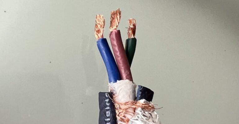 Geschirmtes Netzkabel