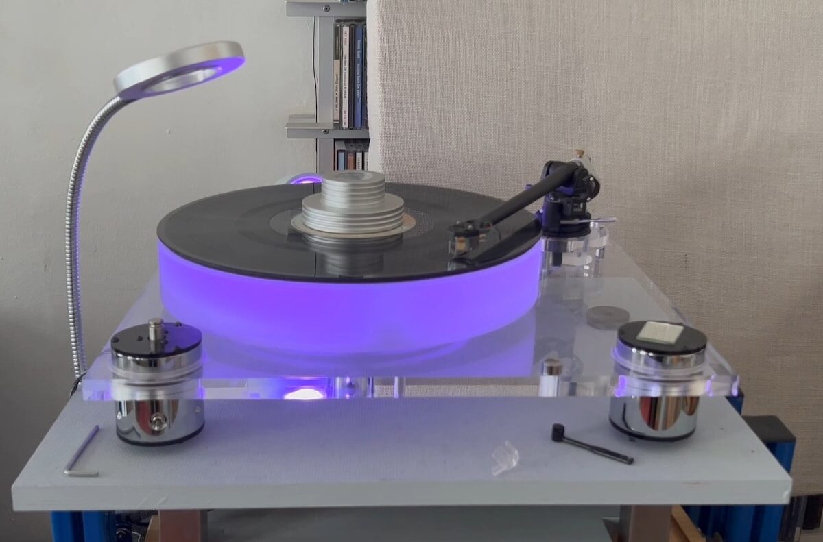 Plattenspieler mit Mood Beleuchtung