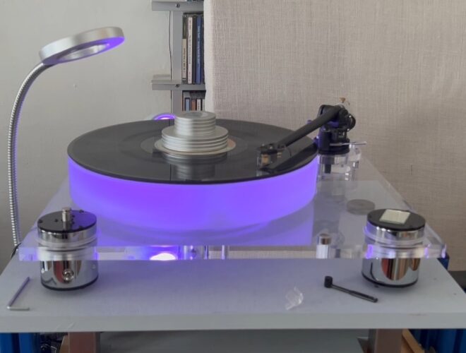 Plattenspieler mit Mood Beleuchtung