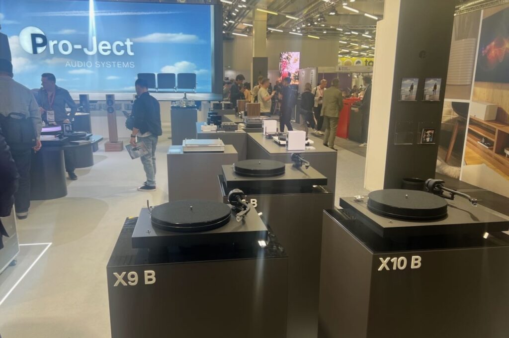 Any Color if its BLACK - Projects neue Devise
