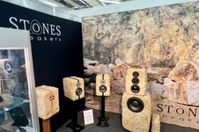 Aus Stein gemeisselt - Speakers von Stones