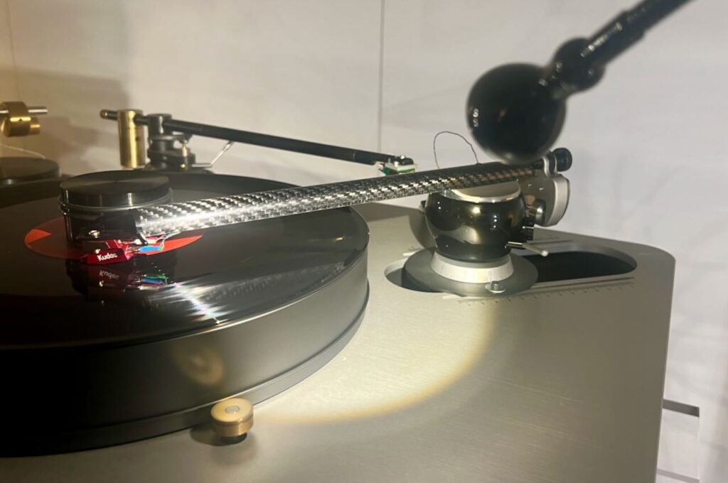 Schwebt auf einem Luftpolster , der Arm von Soundsmith