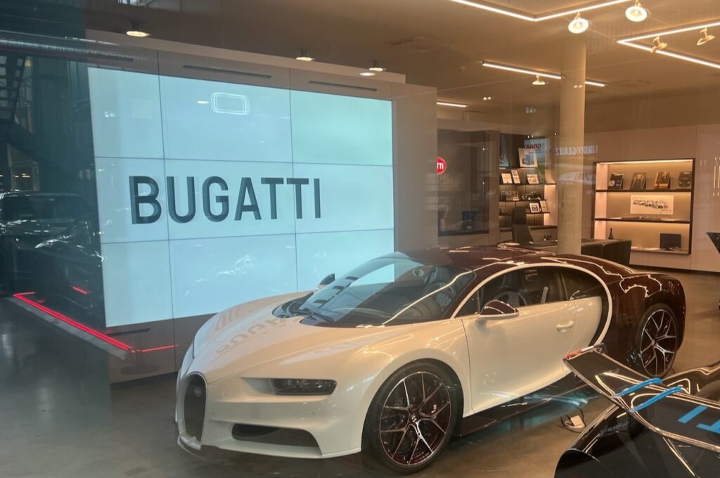 Wenn noch ein paar Euros übrig bleiben nach dem Kauf der HiFi-Anlage - Bugatti auf der Motorworld