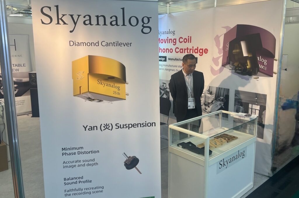 Sogar mit Diamant-Nadelträger zu haben
