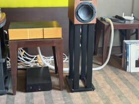 Nicht nur Kabel sondern jetzt auch Elektronik und Boxen mit Focus auf Time-Alignement. Wirklich beeindruckend im Klangbild. Haben will.