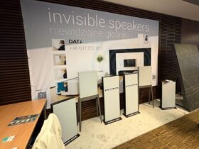 Verschwindet hier in der Wand, der Lautsprecher von der DataGroup.pl