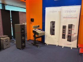 Nobel mit Studio-Bandmaschine als Quelle. Beachten sie den Röhrenverstärker dahinter.