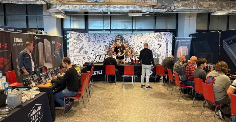 Wer will noch mal, wer hat noch nicht Kopfhörer gehört.