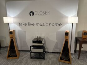 Lassen sie sich nicht täuschen , die Kleinen spielen groß auf. Hier mit Bass-Verstärkung unten.