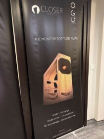 Look CLOSER , wie komplex innen der Verlauf des Schallesist. Sehr klein, sehr fein.