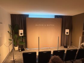 Elektronik ist hier allesamt in den aktiven Lautsprechern , ein Handy und los gehts. Ziemlich beeindruckend gut.