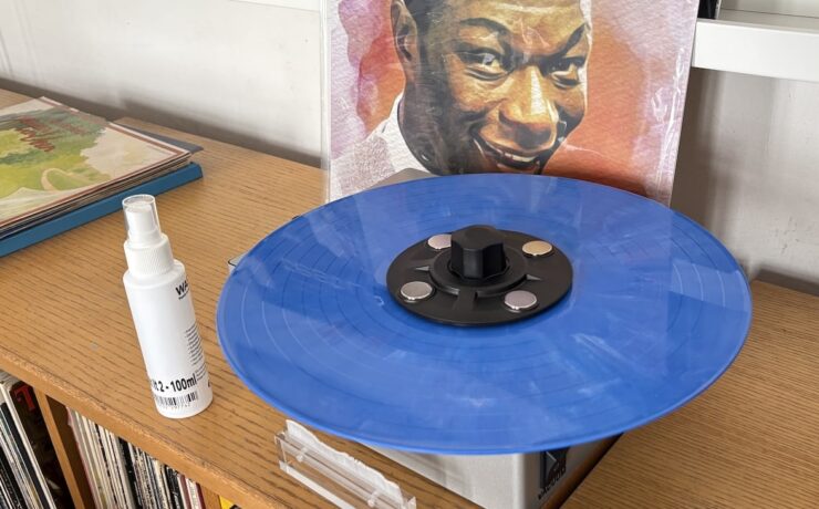 VC-E mini mit blauer Vinylplatte