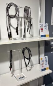 Gecrimped und Stecker und Litze aus gleichem Material - so macht es Atlas