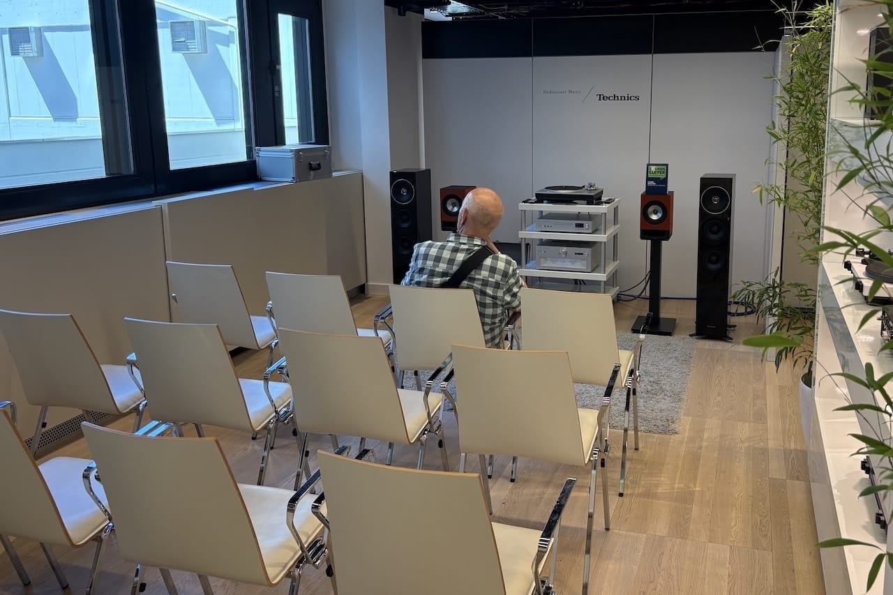 Nur bei Technics war es leer , der Klang eher mau